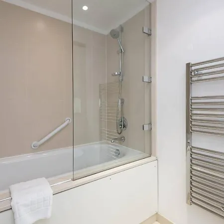 Altido Modern Yet Homely Quartermile With Elevator