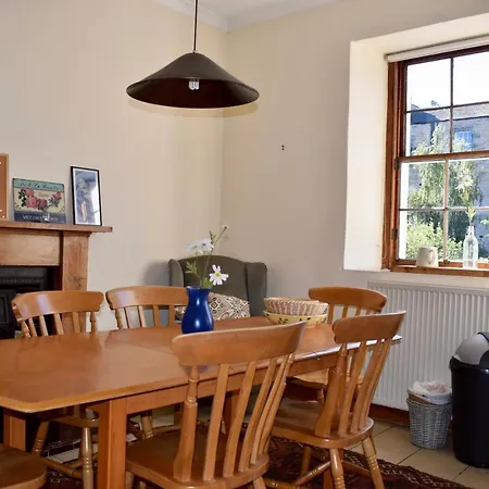 4 Bedroom Georgian Flat In New Town *