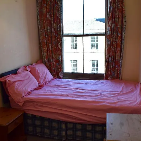 4 Bedroom Georgian Flat In New Town Διαμέρισμα *