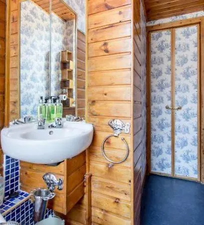 Brunswick Street - Central Traditional Flat Daire