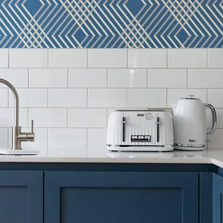 Luxury Renovated 1 Bed Nr St - Super *