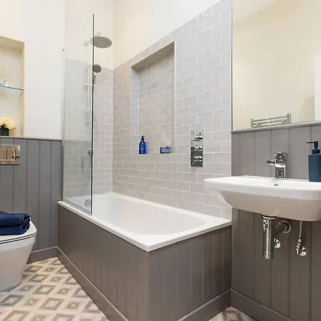 Luxury Renovated 1 Bed Nr St - Super