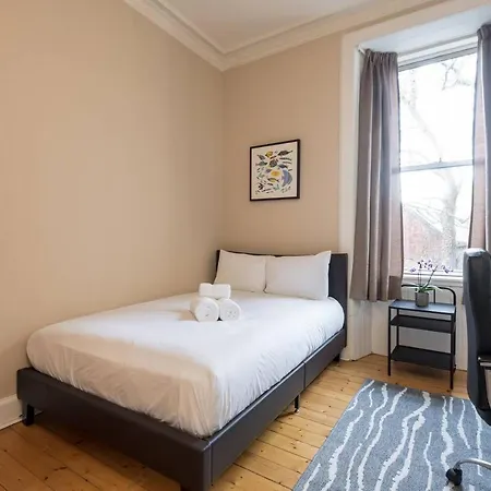 Apartment Cozy 2 Bedroom In The Heart Of With Gas Fireplace Edinburgh
