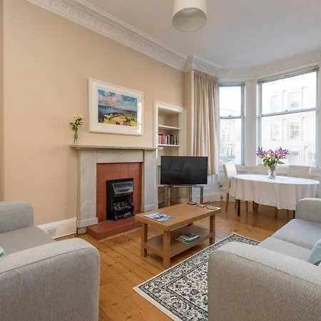 דירה Cozy 2 Bedroom In The Heart Of With Gas Fireplace *