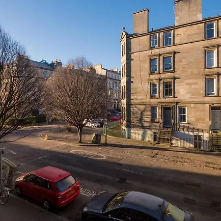 Apartment Cozy 2 Bedroom In The Heart Of With Gas Fireplace Edinburgh
