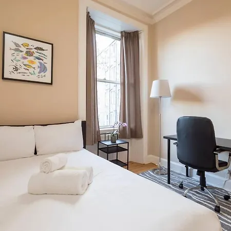 Apartment Cozy 2 Bedroom In The Heart Of With Gas Fireplace *