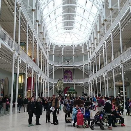 Violet Bank West End. Daire Edinburgh