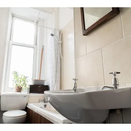 Traditional 2br Tenement In The ❤️ Of Leith Apartment Edinburgh