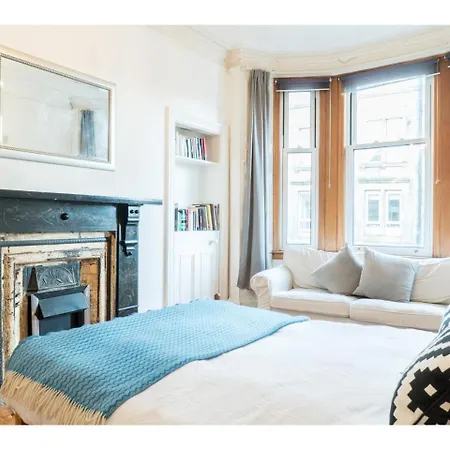 Traditional 2br Tenement In The ❤️ Of Leith