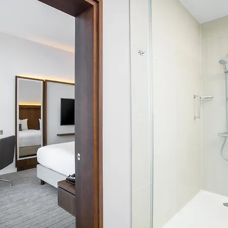 호텔 Courtyard By Marriott West