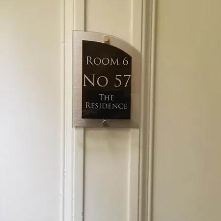The - No 57 住宿加早餐酒店 *