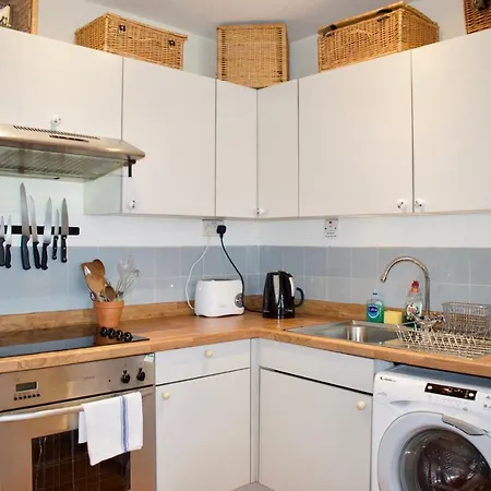 Castle View Flat In City Centre Sleeps 4