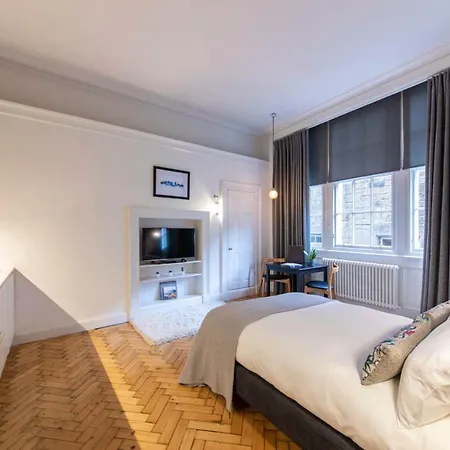 Linton Collection - The West Wing Apartment