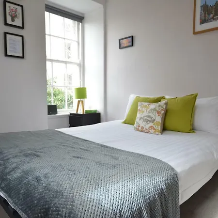 The Bolthole - Fantastic Old Town Location! شقة