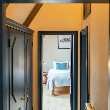 Linton Collection The Attic Flat *