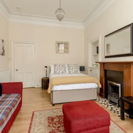 Silver Lining - City Apartment Edinburgh