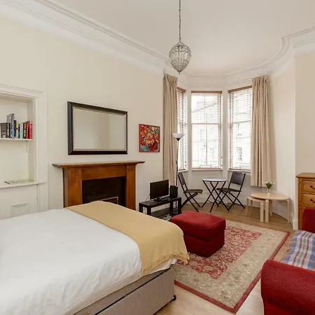 Apartment Silver Lining - City