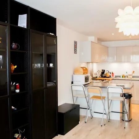 Apartment Spacious 2 Bedroom *