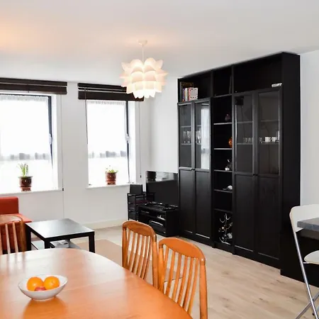 Apartment Spacious 2 Bedroom *