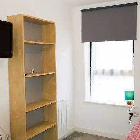 Apartment Spacious 2 Bedroom *
