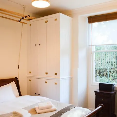 Peaceful 1 Bedroom Apartment Edinburgh