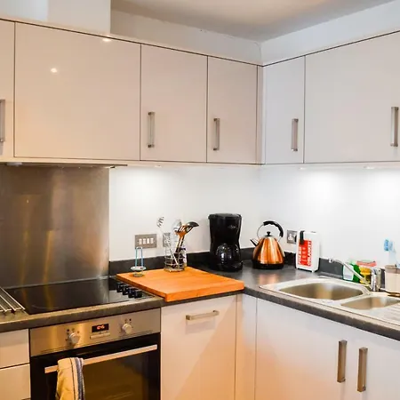 Spacious 2 Bedroom Edinburgh