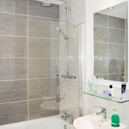 Spacious 2 Bedroom