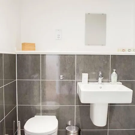 Modern 1 Bedroom