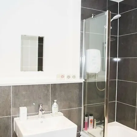 Modern 1 Bedroom *