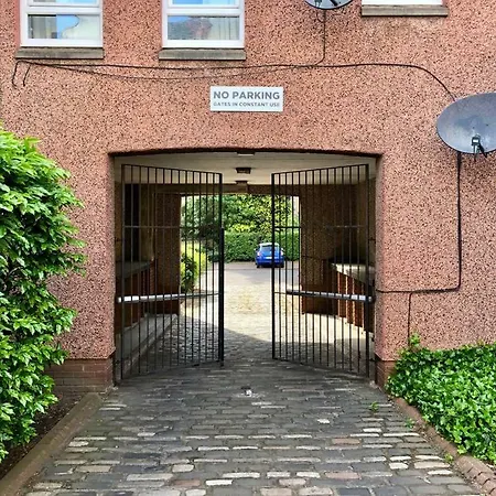 Bright And Quirky Flat In The Centre W/ Parking
