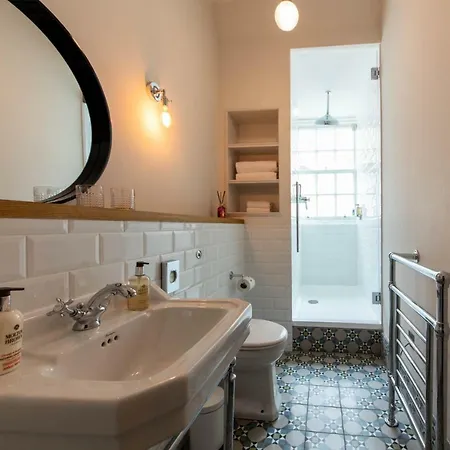 Linton Collection - The West Wing Apartament *