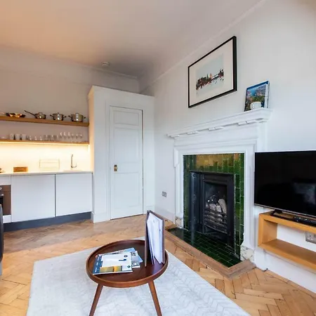 Linton Collection - The West Wing Apartment *