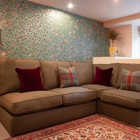 Hotel The Roseate - Small Luxury Of The World