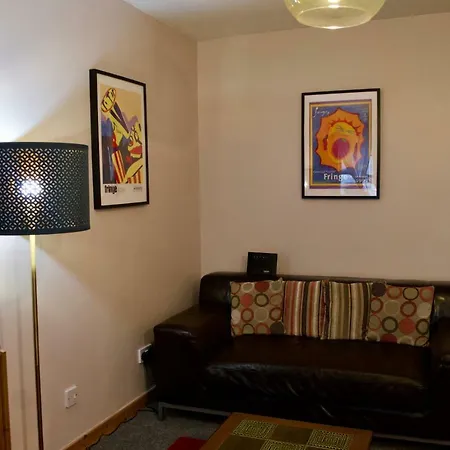 1 Bedroom Grassmarket Flat דירה *