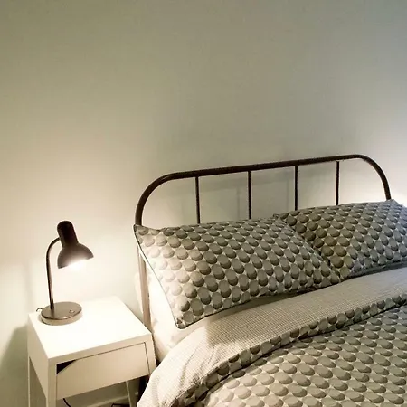 1 Bedroom Grassmarket Flat דירה *