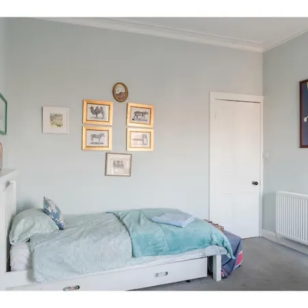 Elegant Townhouse In Historic Capital *