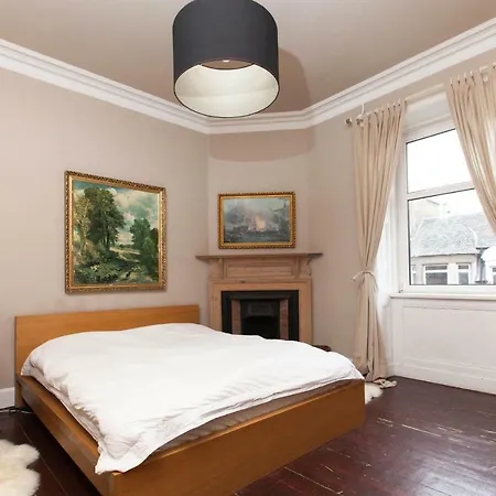 Trendy Urban Retreat In * Edynburg