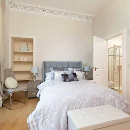 Bright And Airy West End 2-bedroom *