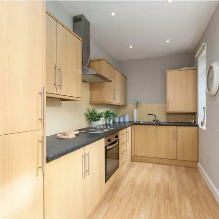 Apartment Bright And Airy West End 2-bedroom