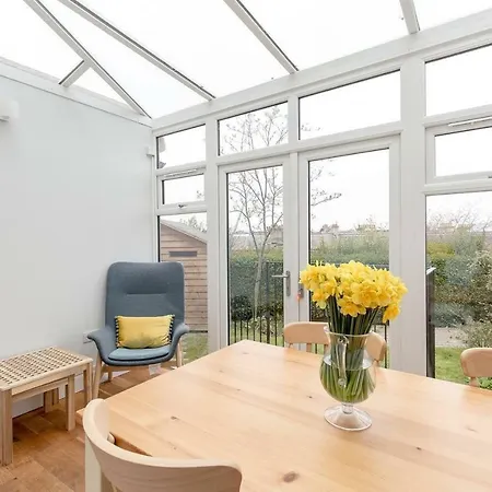 펜션 Altido Cozy And Quiet House Super Close To The Centre *