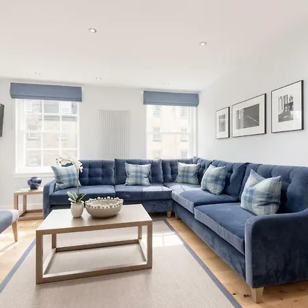 Destiny Scotland - Royal Mile *