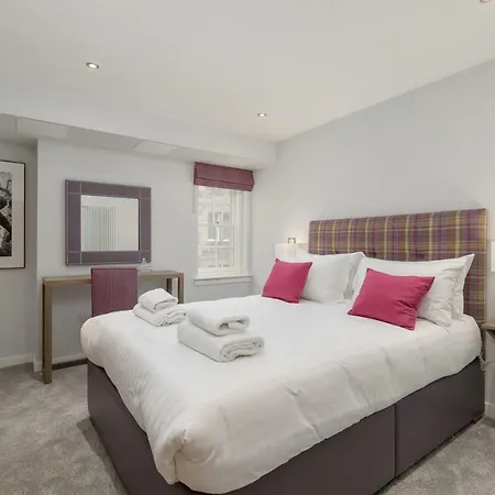 Destiny Scotland - Royal Mile אדינבורו