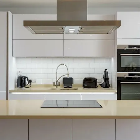 Destiny Scotland - Royal Mile *