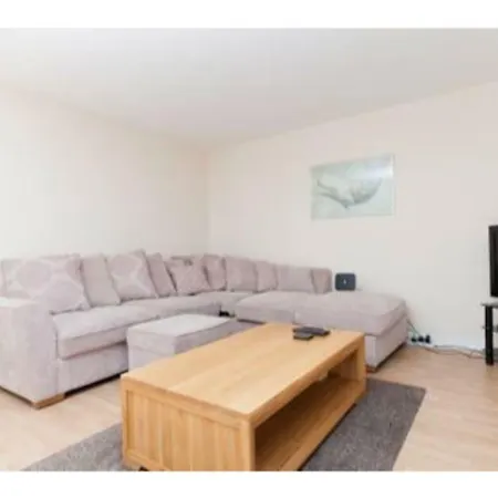Two Bed Modern Near Haymarket