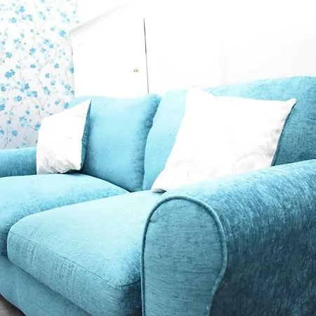Bright One Bed For Four In Morningside *