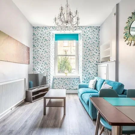 Bright One Bed For Four In Morningside *
