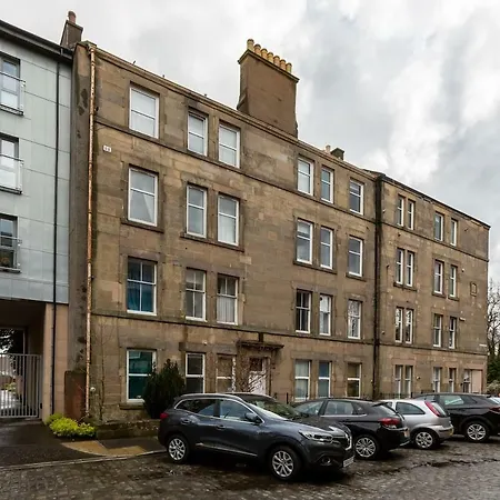 Bright One Bed For Four In Morningside * Edimburgo