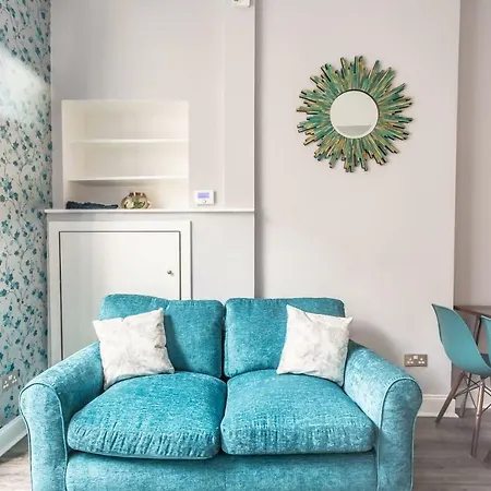 Bright One Bed For Four In Morningside