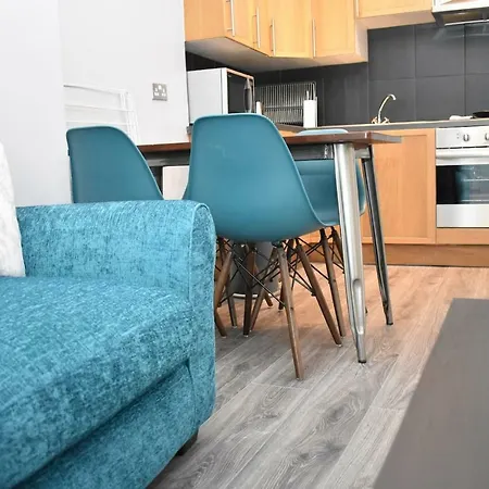 Bright One Bed For Four In Morningside