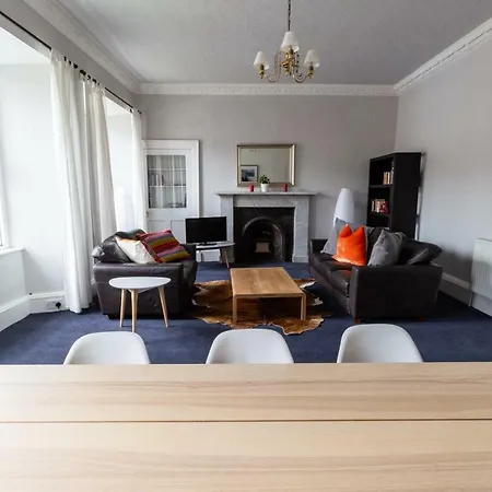 Airy Elegant 4 Bedroom *